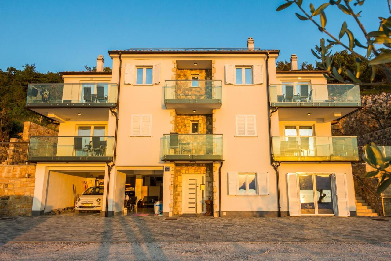 2Bfree Apartments Stinica Luaran gambar