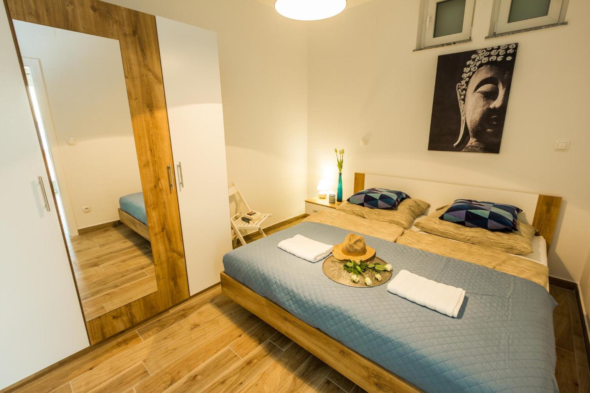 2Bfree Apartments Stinica Luaran gambar