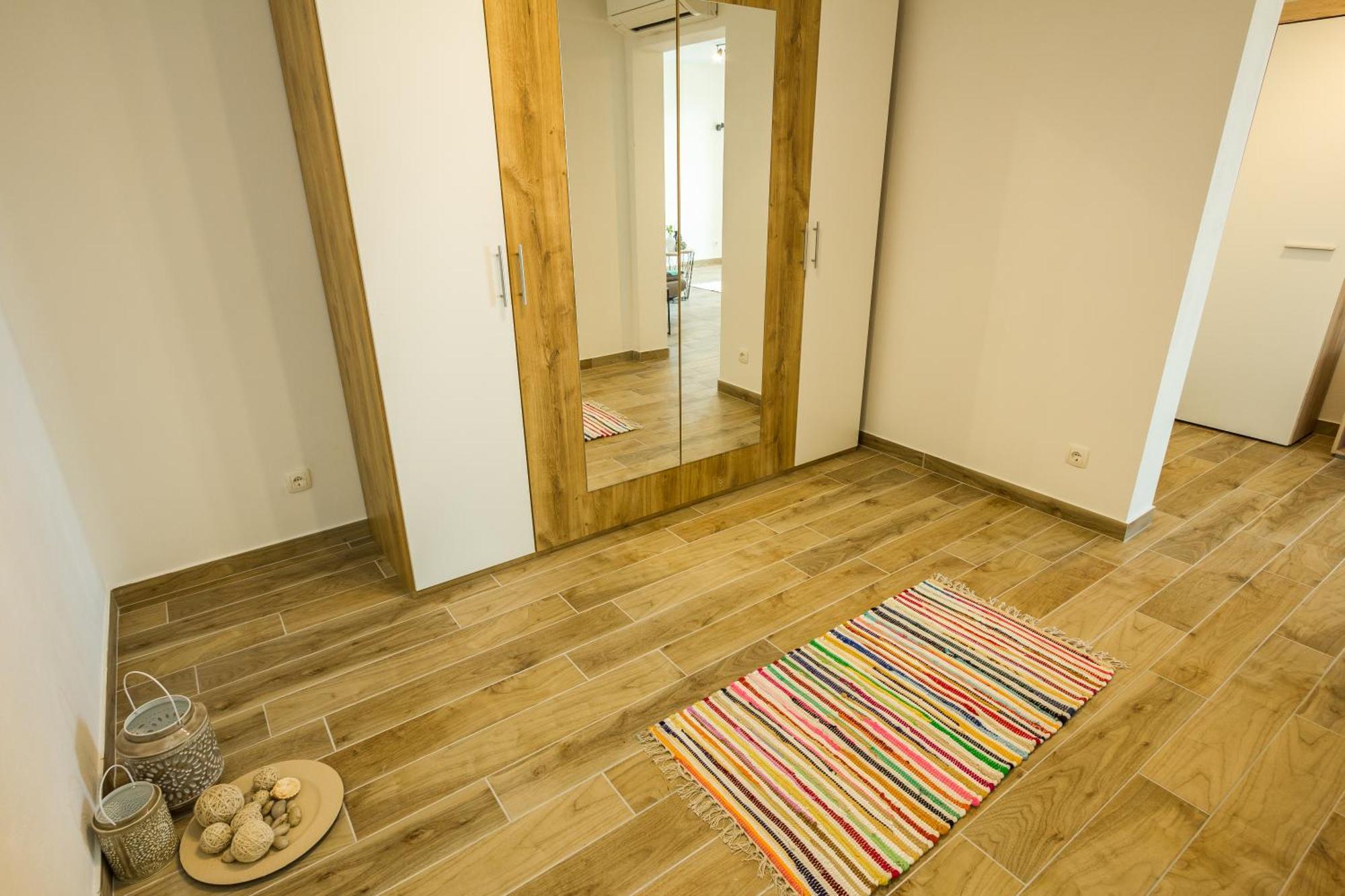 2Bfree Apartments Stinica Luaran gambar