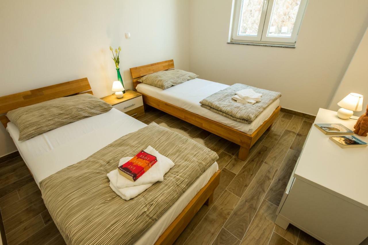 2Bfree Apartments Stinica Luaran gambar