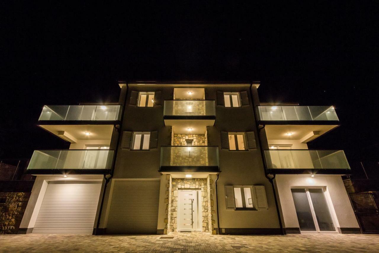 2Bfree Apartments Stinica Luaran gambar
